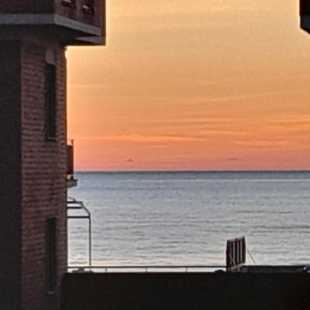 Casa Al Mare Apartman Torvaianica Kültér fotó